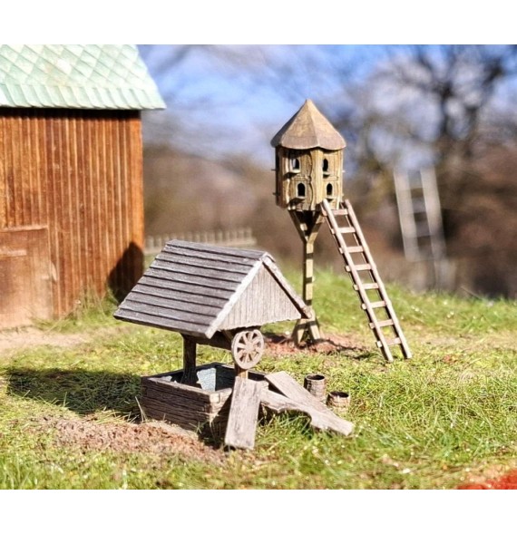 Venkovská studna a holubník