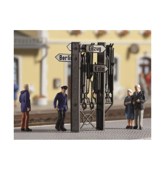 Směrovky na nástupišti