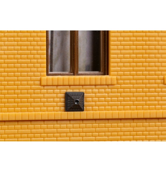 Fasádní mřížka od topení