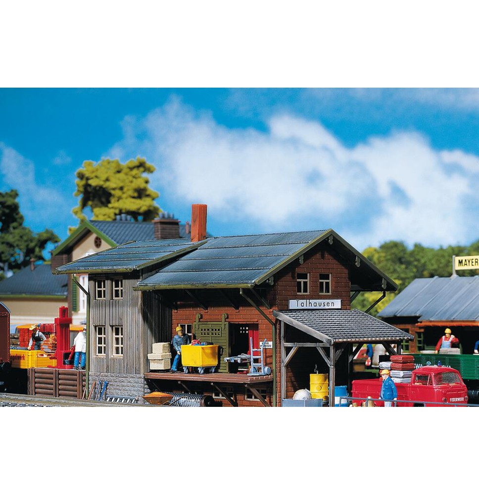 Nákladní nádraží