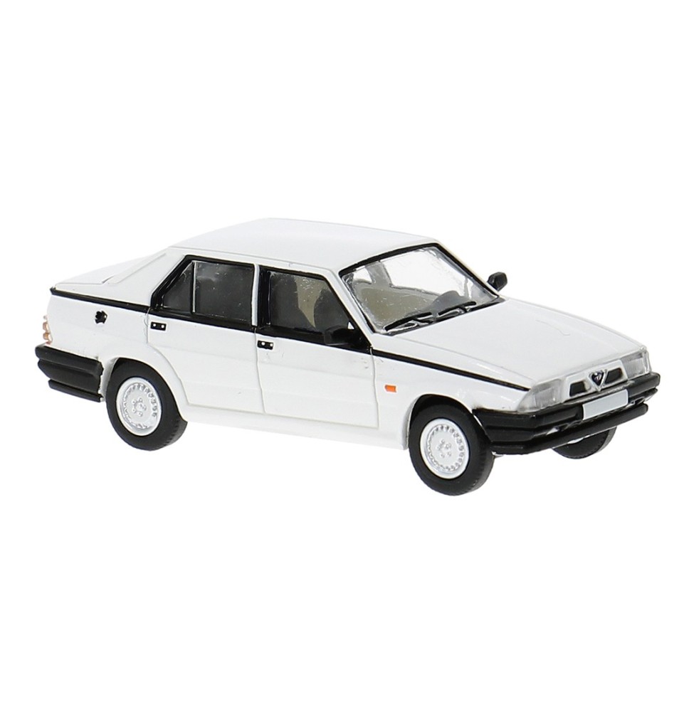 Alfa Romeo 77 in weiß