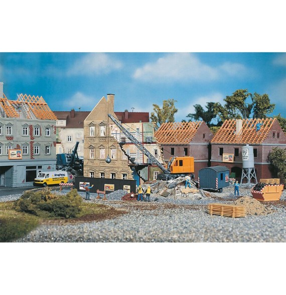 Zbořeniště s bagrem