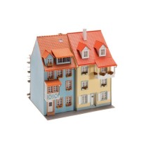 Malé domky s lešením