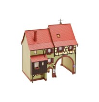 Městský dům s vjezdovou branou