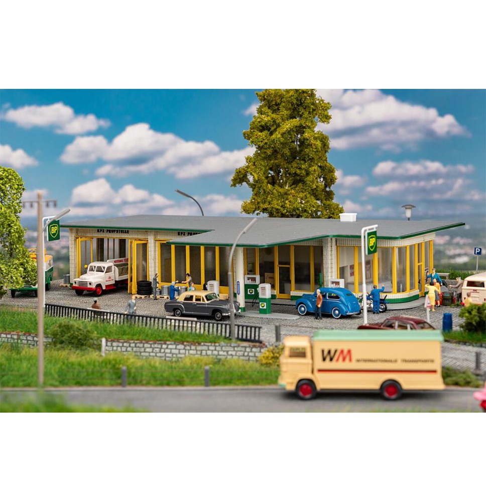 Velká čerpací stanice