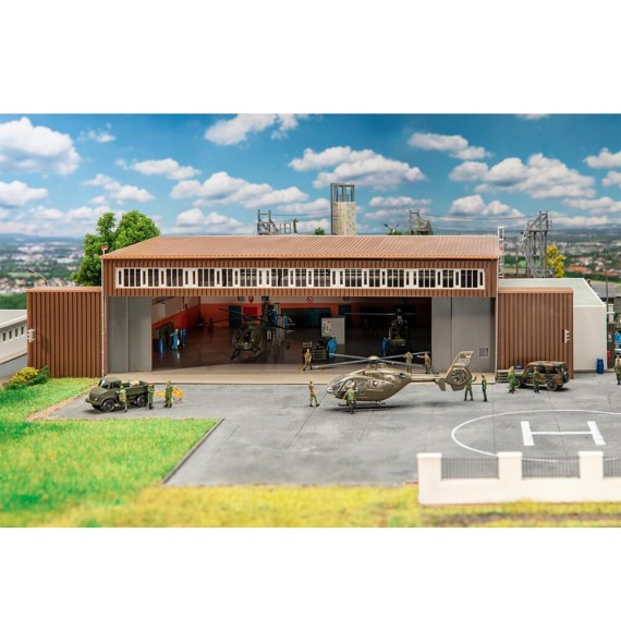 Hangár s vrtulníkem