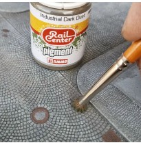 Chodník s obrubníky – malá řádková dlažba