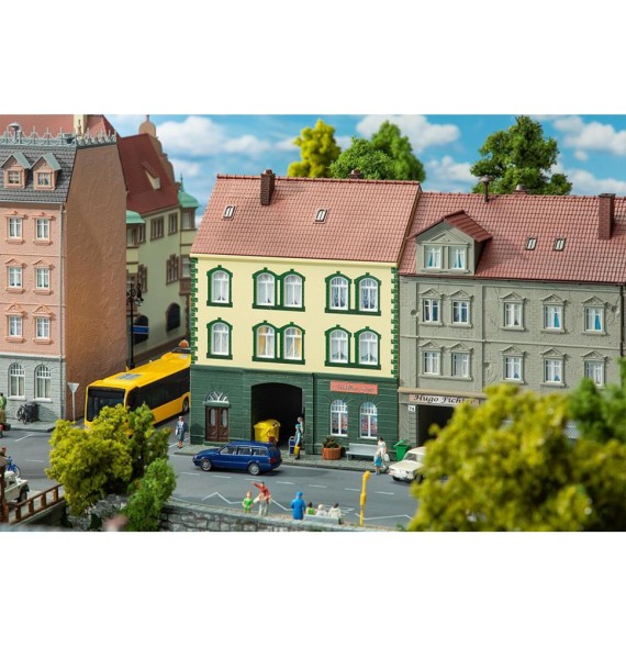 Městský dům s modelářským obchodem