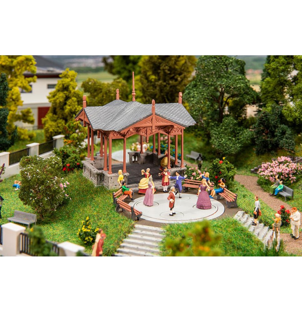 Hudební altán s tančícími figurkami