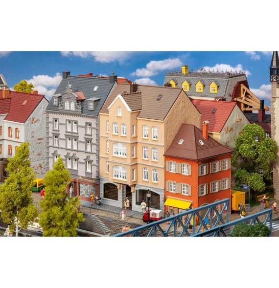 Městský dům s prodejnou obuvi