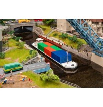 Nákladní loď s kontejnery