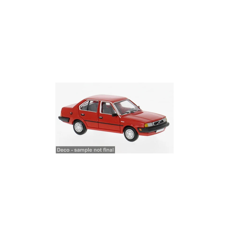 Volvo 340 in rot