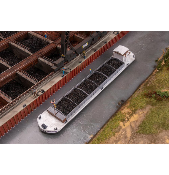 Říční nákladní člun