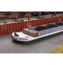 Říční nákladní člun