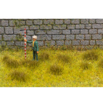 Travní trsy – suchá tráva