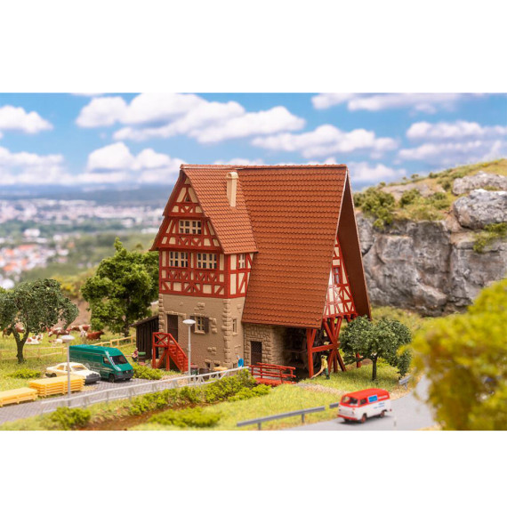 Mlýn s vodním kolem