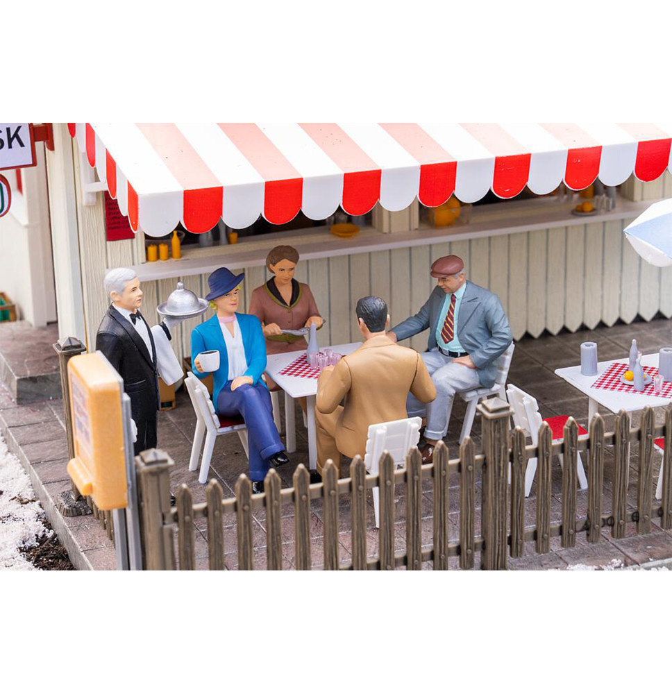 Sedící hosté v restauraci