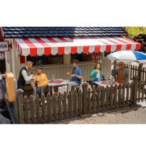 Sedící hosté v restauraci