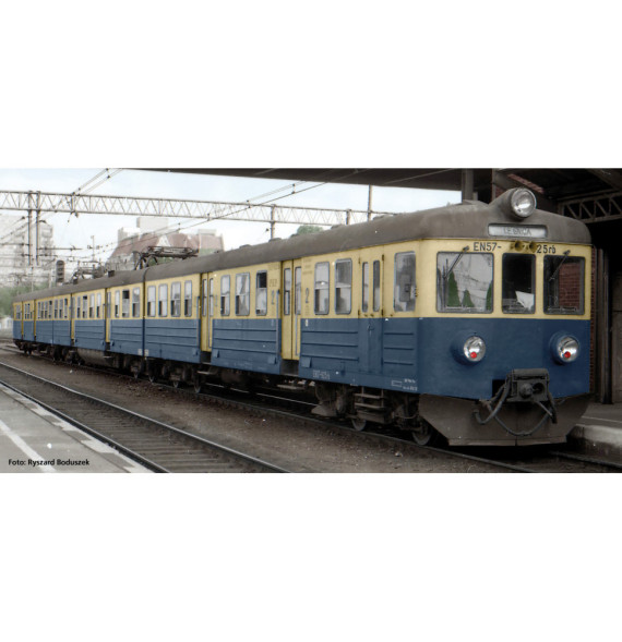 Elektrická jednotka se zvukem EN 57 PKP