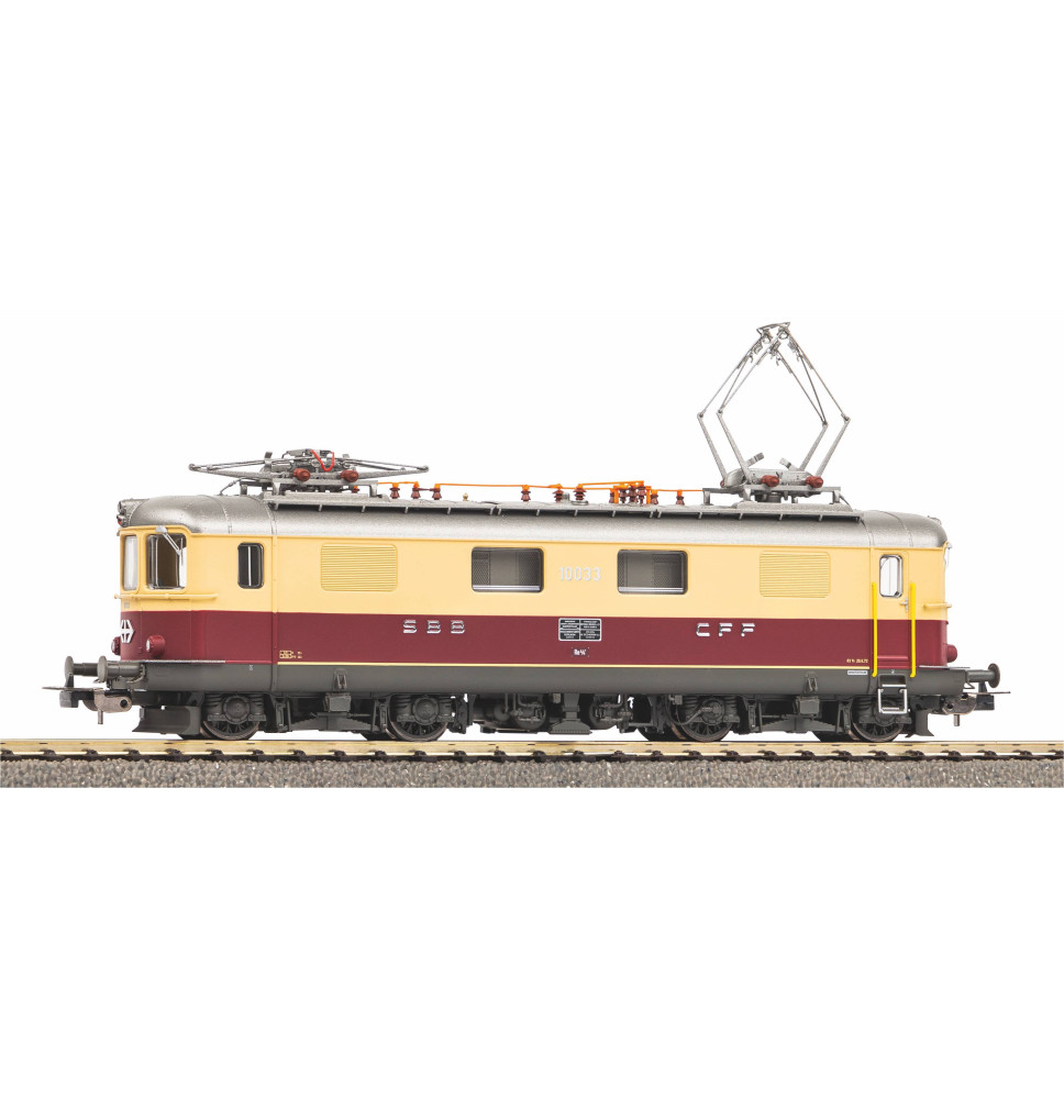 Elektrická lokomotiva Re 4/4  10033 TEE
